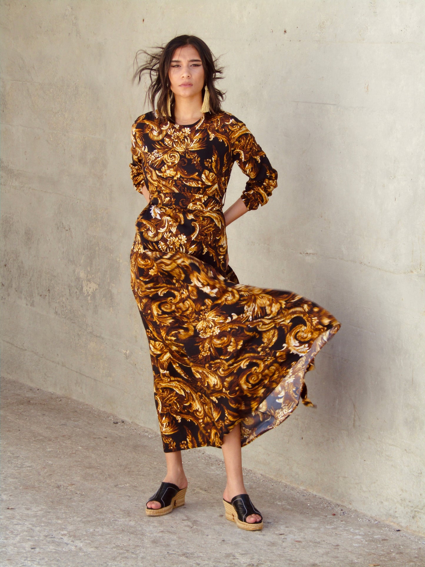 Mona A - Black and gold
