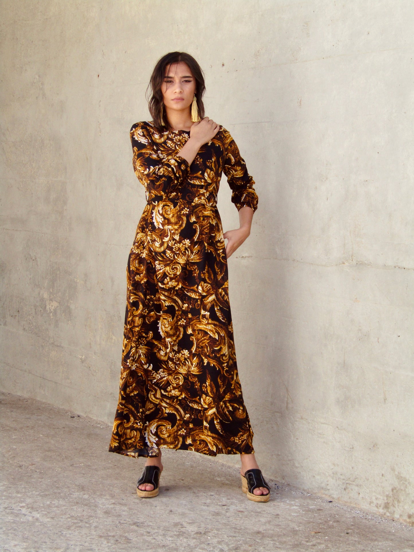 Mona A - Black and gold